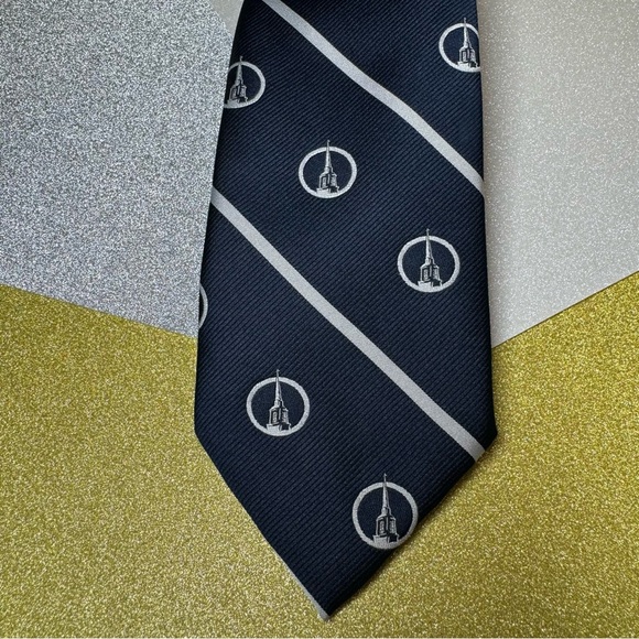 Rivetz of Boston dark blue whitish-silver silk and polyester blend neck tie. - Picture 6 of 9